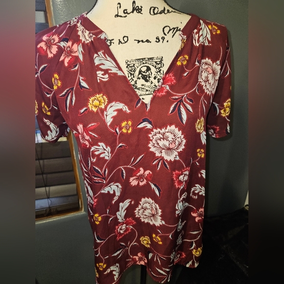Old Navy Womans V Neck Floral Short Sleeve Blouse Size S - Picture 1 of 11